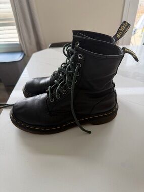 Dr. Martens 1460 black leather combat boots size 6